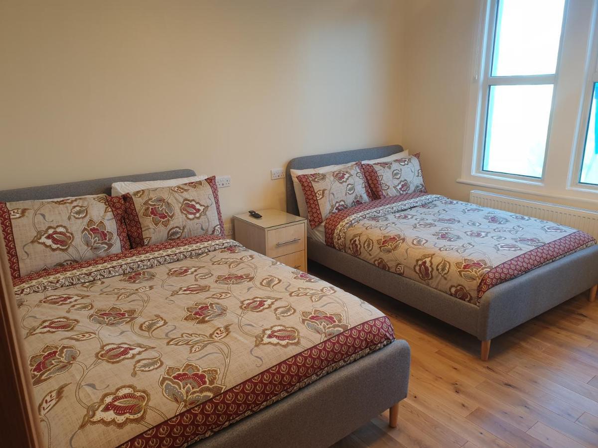 London Luxury Spacious 2 Bedroom Apartment 4 Mins From Ilford Stn. Free Parking Buitenkant foto