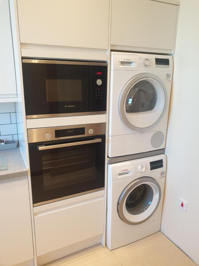 London Luxury Spacious 2 Bedroom Apartment 4 Mins From Ilford Stn. Free Parking Buitenkant foto
