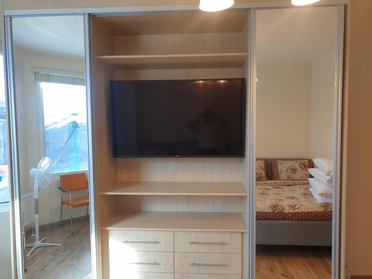 London Luxury Spacious 2 Bedroom Apartment 4 Mins From Ilford Stn. Free Parking Buitenkant foto