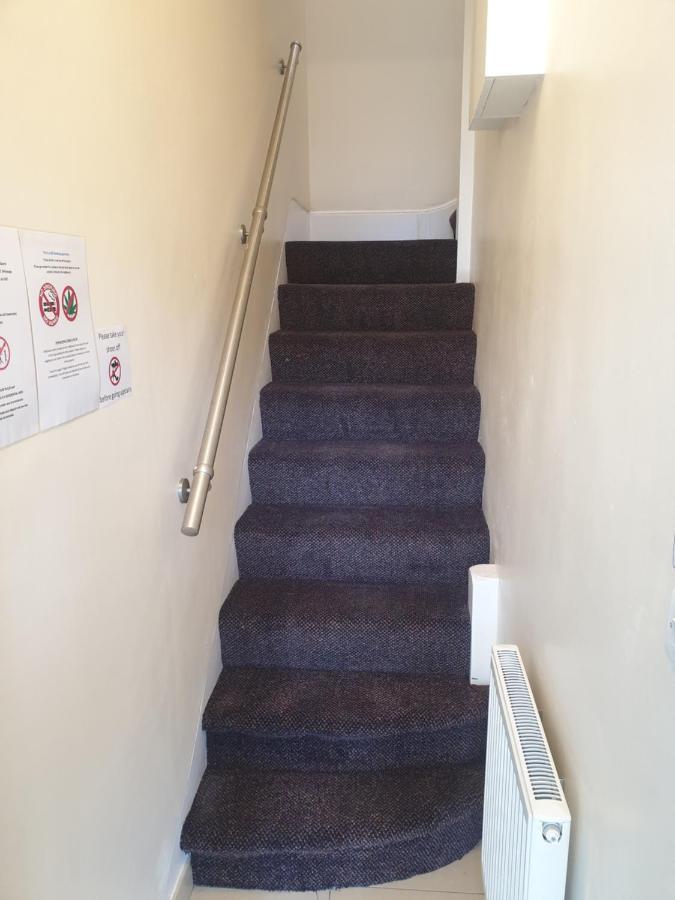 London Luxury Spacious 2 Bedroom Apartment 4 Mins From Ilford Stn. Free Parking Buitenkant foto