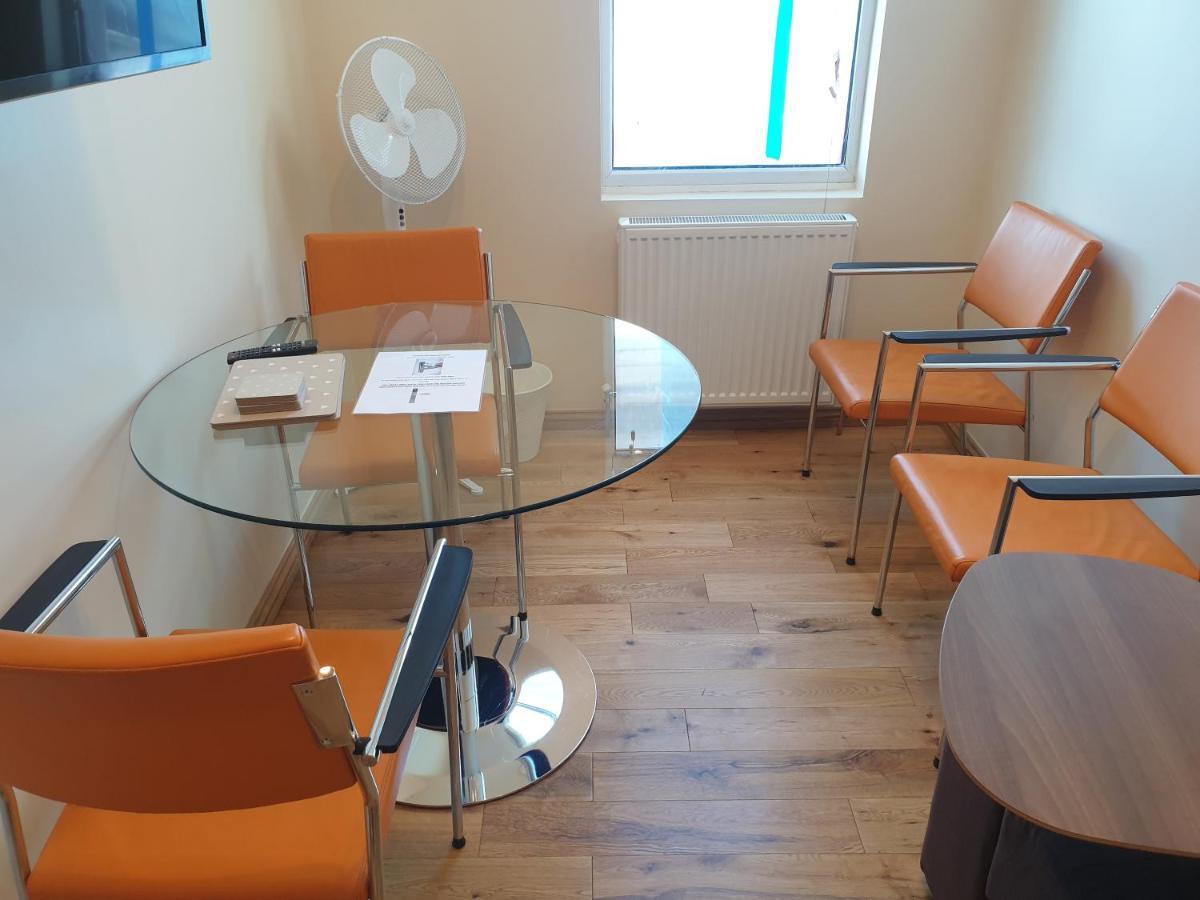 London Luxury Spacious 2 Bedroom Apartment 4 Mins From Ilford Stn. Free Parking Buitenkant foto